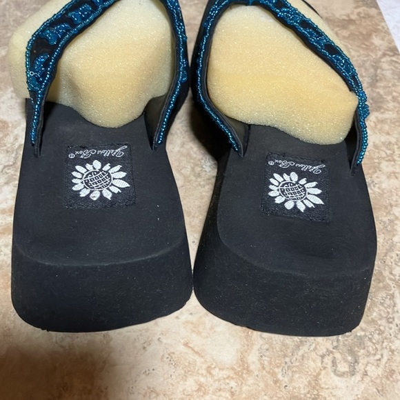 Yellow Box brand new beaded blue butterfly flip flops sandals 7 - Picture 4 of 7